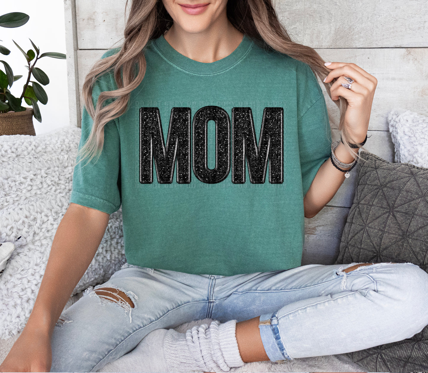 Mom Black Glittery DTF Transfer